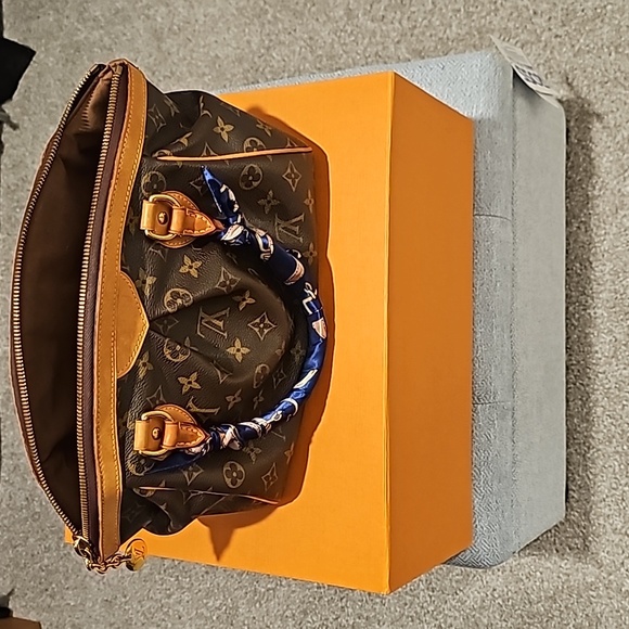 Authentic Louis Vuitton Tivoli PM Bag - Picture 3 of 16